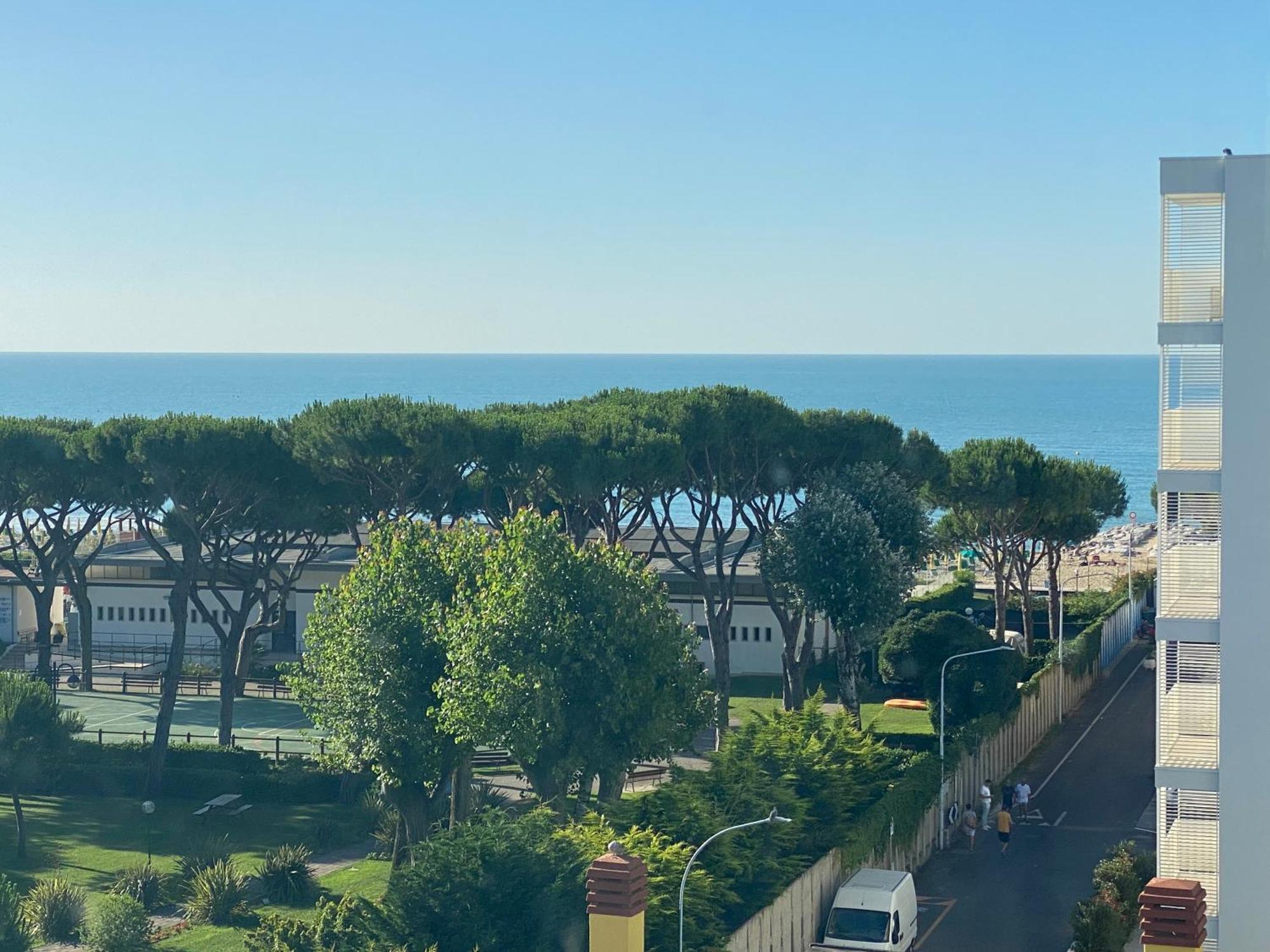 Attico Onda Blu Vista Mare - Acqua - A 150mt Dalla Lido di Jesolo